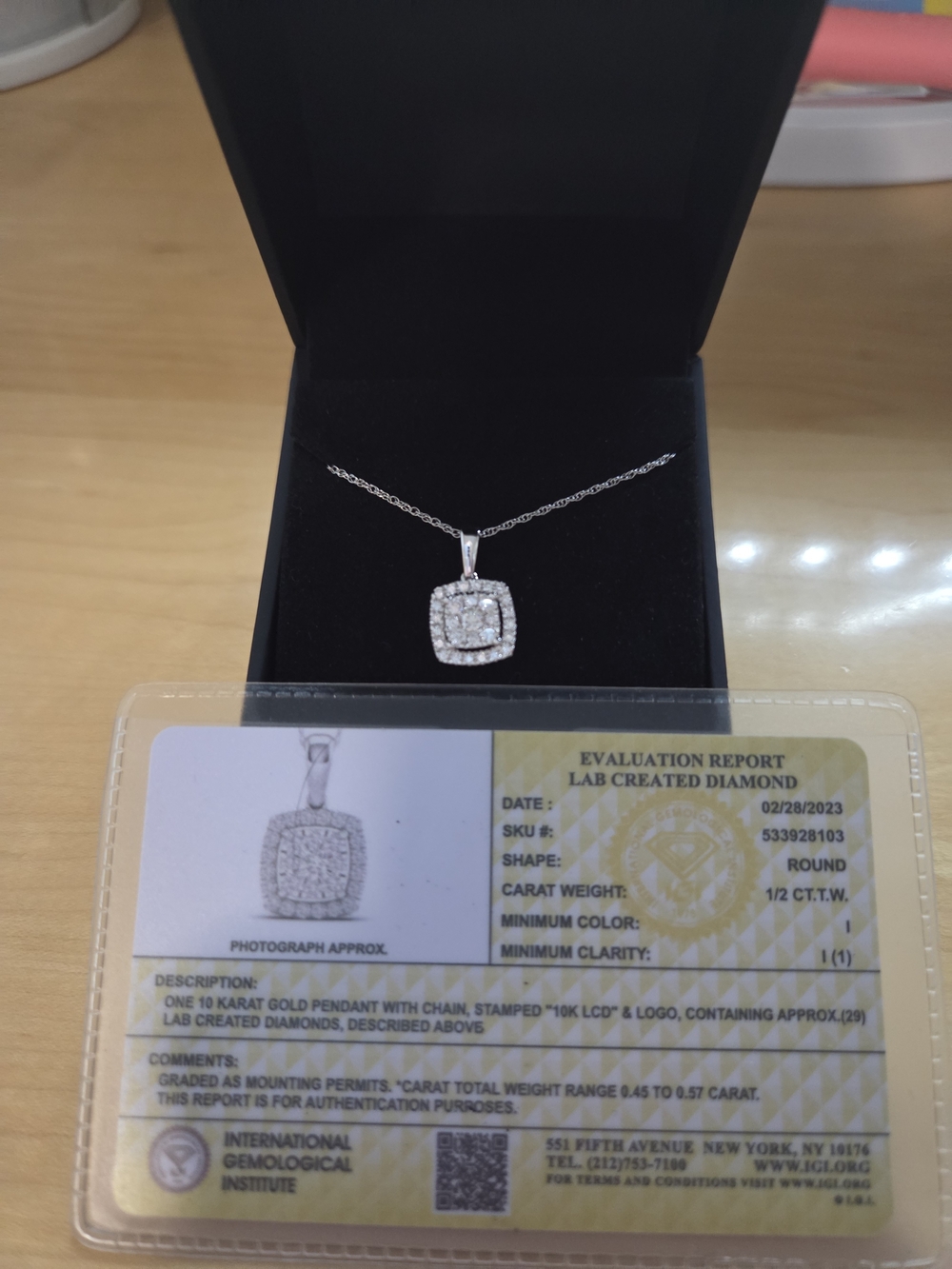 Kay Jewelers .5 Carat Diamond Halo Necklace New 10k Gold